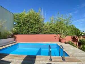 Piscine avec terrasse