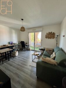 salon avec accès balcon