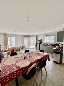 Séjour avec accès terrasse