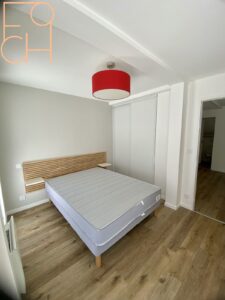 Chambre avec placards