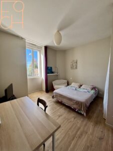 Chambre avec placards