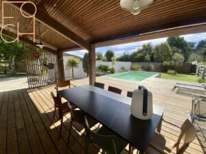 terrasse avec accès direct piscine