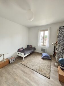 Chambre avec placards