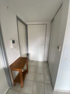 entrée avec placard