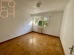 Chambre avec placards