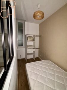 Coin nuit séparé avec placard