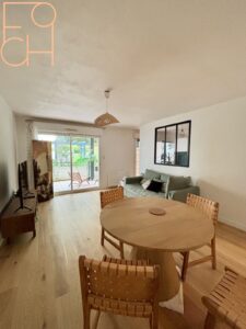 séjour avec accès terrasse