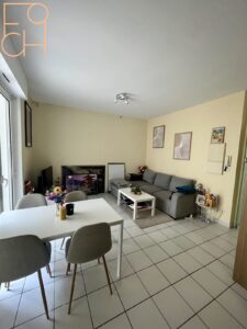 pièce de vie avec accès terrasse